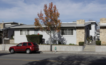 633 E Birch St in Brea, CA - Foto de edificio - Building Photo