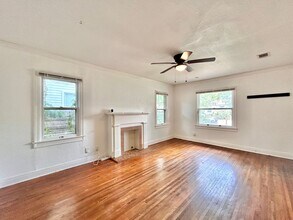1033 E 43rd St in Austin, TX - Building Photo - Building Photo
