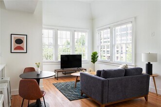 1460 W Peachtree St NW, Unit 320 in Atlanta, GA - Building Photo - Building Photo