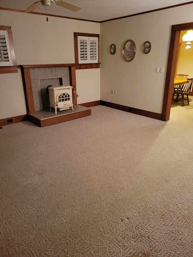 5855 Erwin Hwy in Chuckey, TN - Foto de edificio - Building Photo