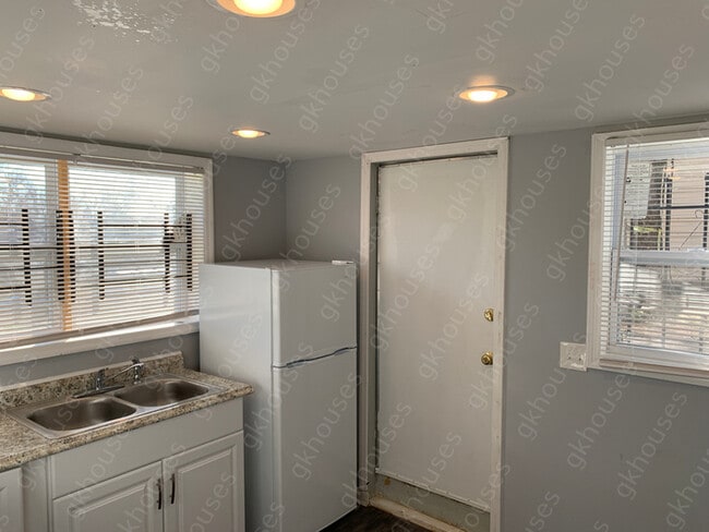 8102 4th Ave S-Unit -Apt B in Birmingham, AL - Building Photo - Building Photo