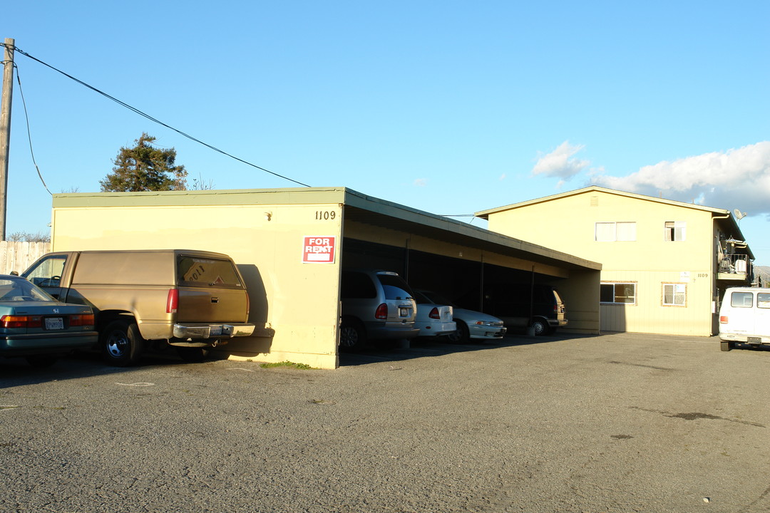 1109 E Laurel Dr in Salinas, CA - Building Photo