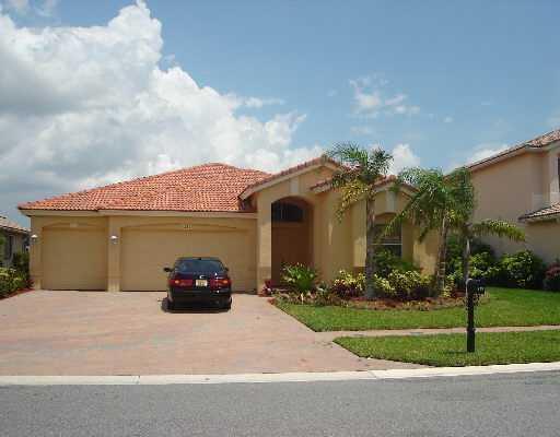 121 Tuscany Dr in Royal Palm Beach, FL - Building Photo