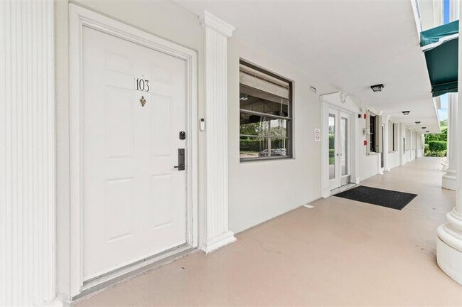 6061 Balboa Cir in Boca Raton, FL - Building Photo - Building Photo