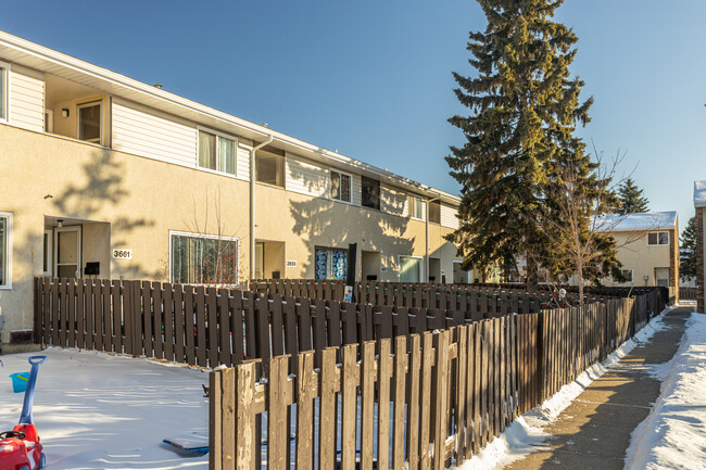 Richfield I & II in Edmonton, AB - Building Photo - Building Photo