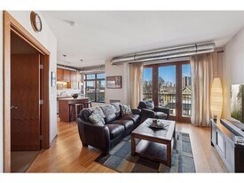 15 E Franklin Ave in Minneapolis, MN - Building Photo