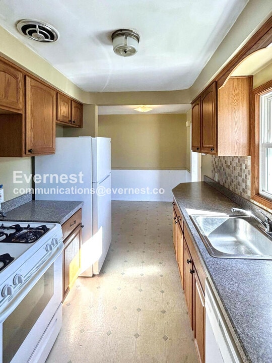 30034 Oakdale Rd in Willowick, OH - Building Photo