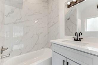 6017 Beall St in Houston, TX - Building Photo - Building Photo