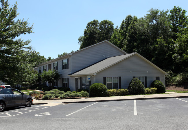 Cross Creek in Greensboro, NC - Foto de edificio - Building Photo