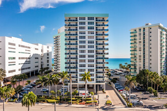 Sea Air Towers in Hollywood, FL - Building Photo - Building Photo