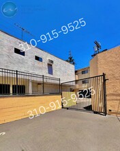 1506 S Barrington Ave in Los Angeles, CA - Foto de edificio - Building Photo