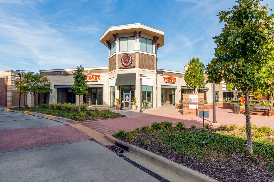 Carson Street Towers in Overland Park, KS - Building Photo