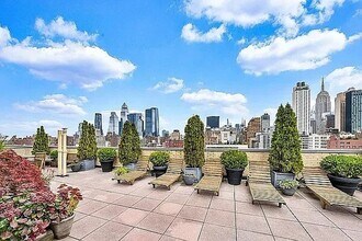 200 W 20th St, Unit 208 in New York, NY - Foto de edificio - Building Photo