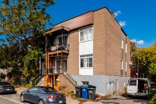 2111 Girouard Av in Montréal, QC - Building Photo