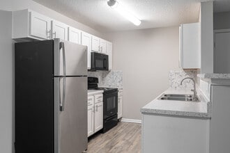 The Pointe at Westland in Cleveland, TN - Building Photo - Interior Photo