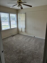 1 E 28th Ave in Hutchinson, KS - Building Photo - Building Photo