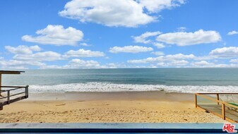 24528 Malibu Rd in Malibu, CA - Building Photo