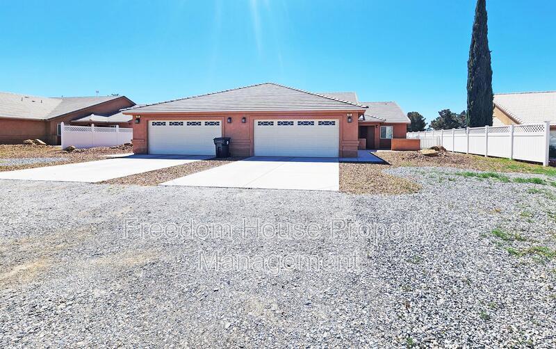 1221 Bourbon St in Pahrump, NV - Building Photo