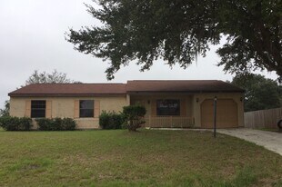 1028 Hickory Rd in Ocala, FL - Building Photo
