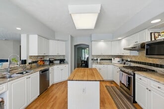 2540 Windy Pines Bend in Virginia Beach, VA - Building Photo - Building Photo