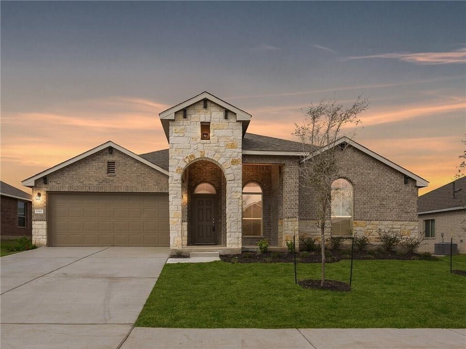 1940 Mexia Dr in Round Rock, TX - Building Photo