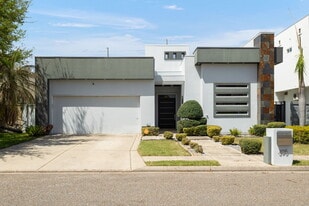 305 N Mockingbird Ave in Mission, TX - Building Photo