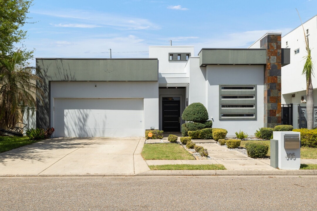 305 N Mockingbird Ave in Mission, TX - Building Photo