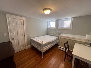 14-16-16 Hamilton Rd, Unit 14-A in Brookline, MA - Building Photo - Building Photo