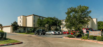 Centennial Square Apartments in Baytown, TX - Foto de edificio - Building Photo