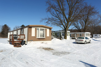 Tradewinds Mobile Home Community in Clio, MI - Foto de edificio - Building Photo