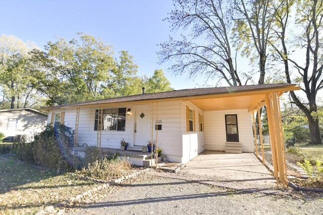2125 Hairston St in Conway, AR - Building Photo - Building Photo