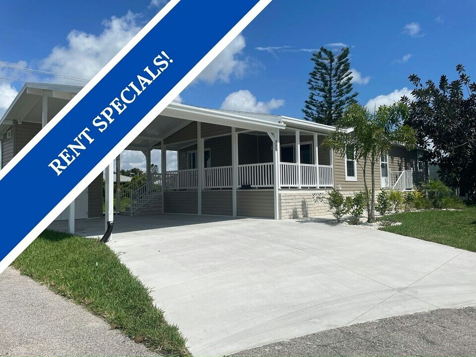 990 E Orinoco Ave in Venice, FL - Building Photo