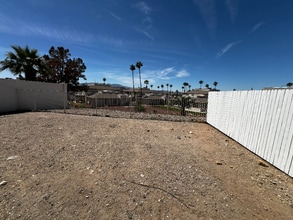 261 Cottonwood Dr, Unit A in Lake Havasu City, AZ - Foto de edificio - Building Photo