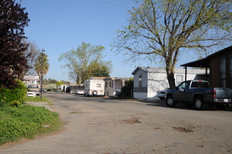 Twin Cypress Mobile Home Park in Knights Ferry, CA - Building Photo - Building Photo