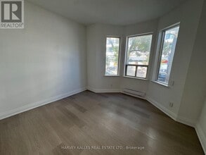 399 Dupont St in Toronto, ON - Building Photo - Building Photo