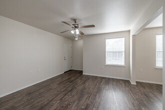 Trailside Place in Bentonville, AR - Foto de edificio - Interior Photo