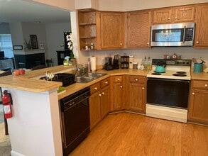 5608 Willoughby Newton Dr, Unit 13 in Centreville, VA - Building Photo - Building Photo