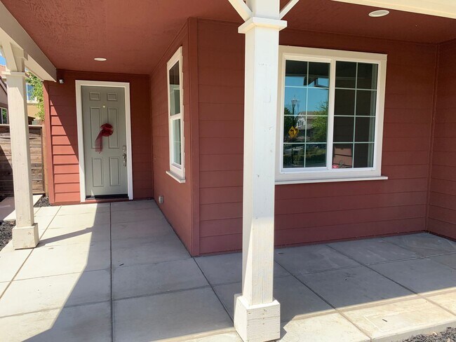 495 Milford St in Brentwood, CA - Building Photo - Building Photo