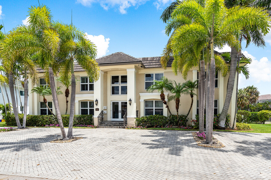 1105 Bel Air Dr in Highland Beach, FL - Building Photo