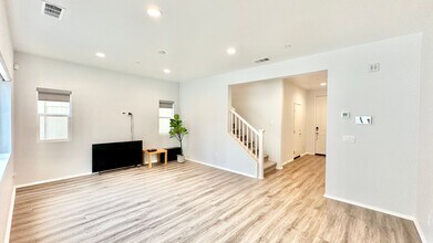 290 Spotted Saddle Way in Fallbrook, CA - Building Photo - Building Photo