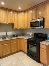 1326 Barrington Way in Glendale, CA - Building Photo - Building Photo