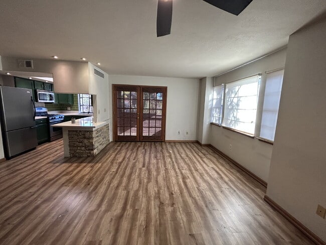 5915 Laredo St in Las Vegas, NV - Building Photo - Building Photo