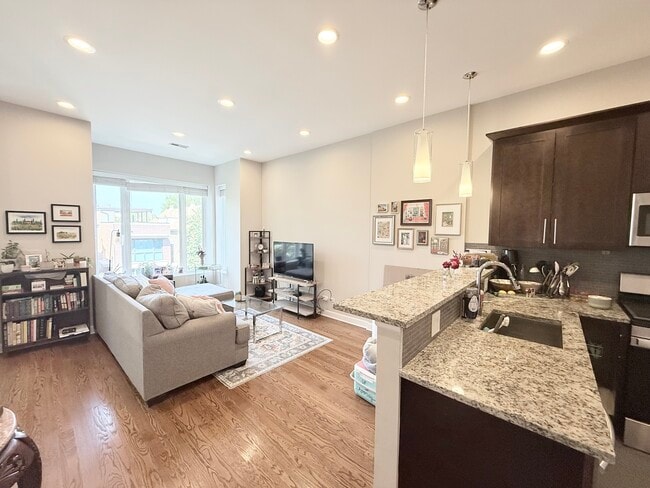 1905 W Huron St, Unit #3 in Chicago, IL - Building Photo - Building Photo