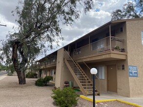 Jerrie Street Apartments in Tucson, AZ - Foto de edificio - Building Photo