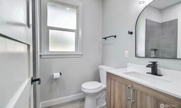 3577 E J St in Tacoma, WA - Foto de edificio - Building Photo