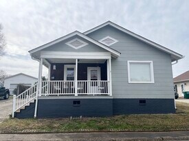 421 Woodlawn Ave in Cramerton, NC - Building Photo