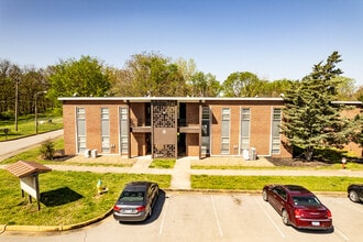 Emerald Hills Apartments in Clarksville, TN - Foto de edificio - Building Photo