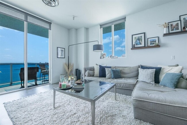 700 NE 25th St, Unit 1604 in Miami, FL - Building Photo - Building Photo