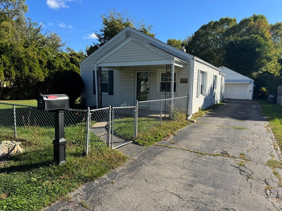 2012 Sandown Rd in Toledo, OH - Building Photo