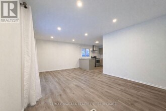 128 Toulon Crescent in London, ON - Building Photo - Building Photo